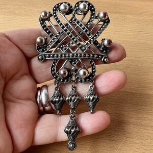 VINTAGE FLORENZA LARGE OVERSIZED BROOCH PIN INTERTWINED HEARTS DESIGN SILVERTONE